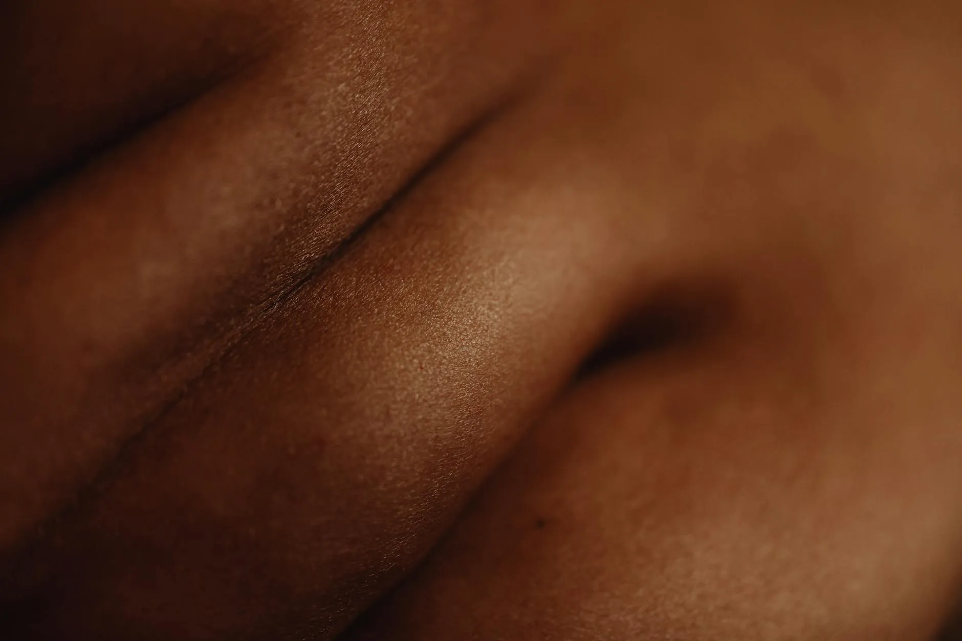 Gros plan sur la peau d'un nouveau-né